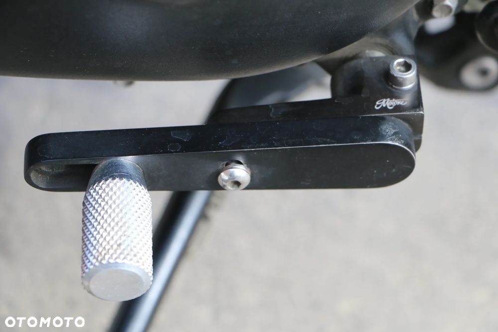 Triumph Bonneville - 15