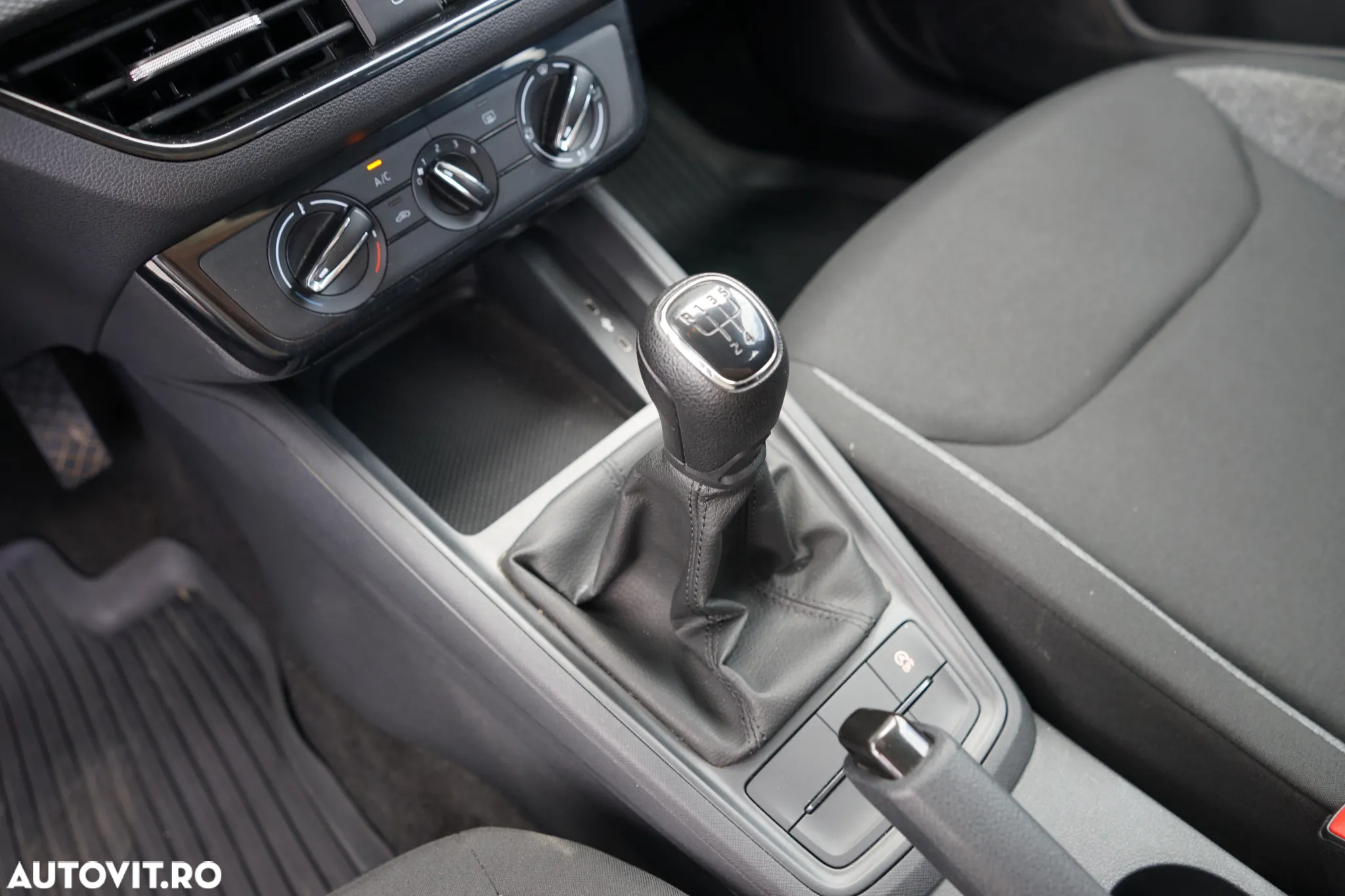 Skoda Kamiq 1.0 TSI Essence - 22