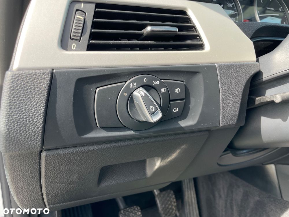 BMW Seria 3 320d xDrive DPF - 27