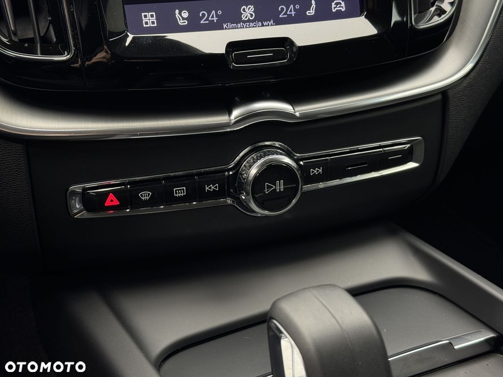 Volvo XC 60 B4 B Momentum Pro - 28