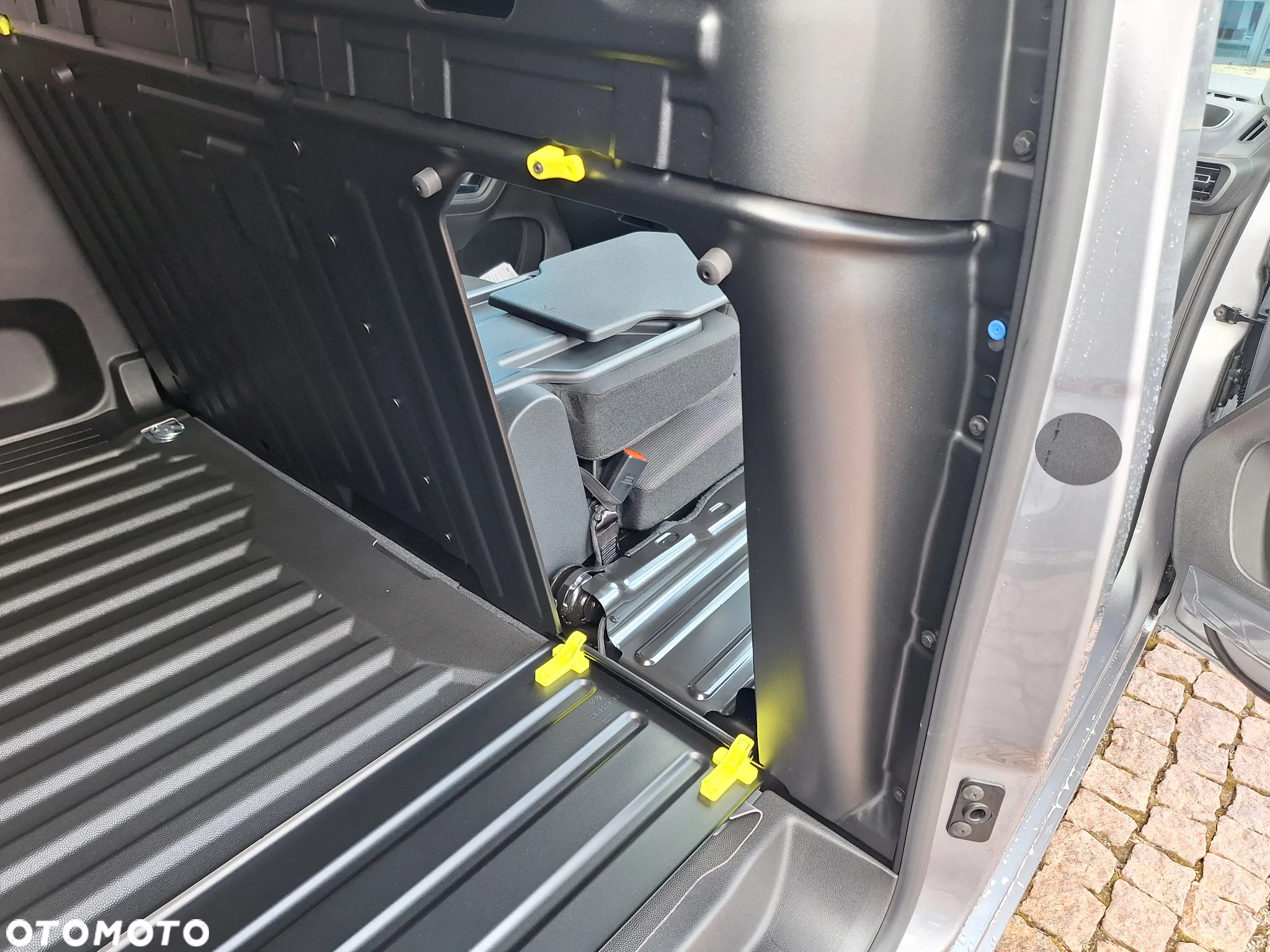 Peugeot Partner Furgon Long 950kg BlueHDi 130 KM S&S EAT8 - 13