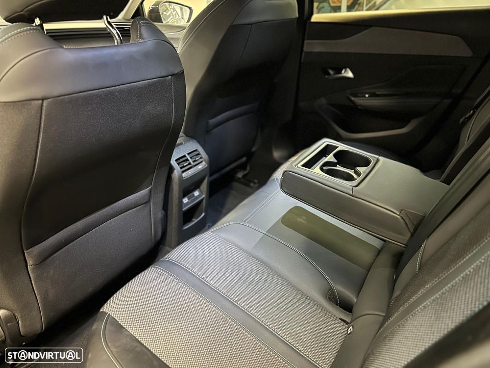 Peugeot 308 1.2 PureTech Allure - 17