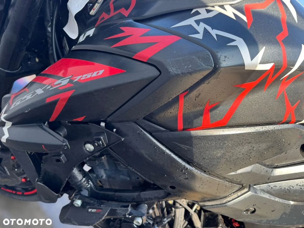 Suzuki GSX - 16