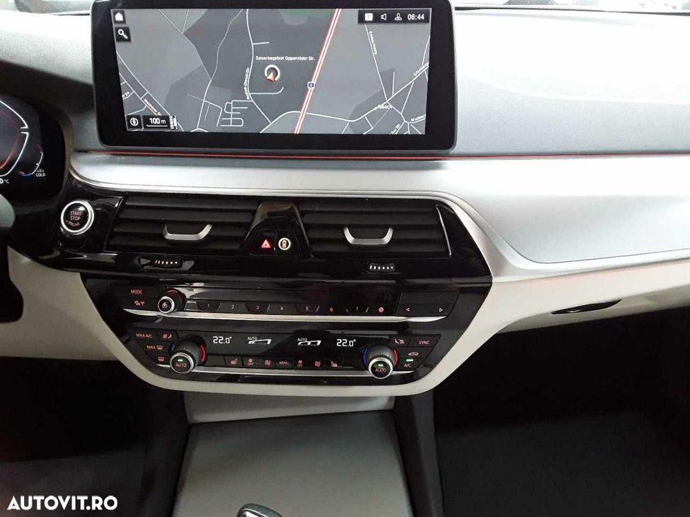 BMW Seria 5 520i Aut. Luxury Line - 7