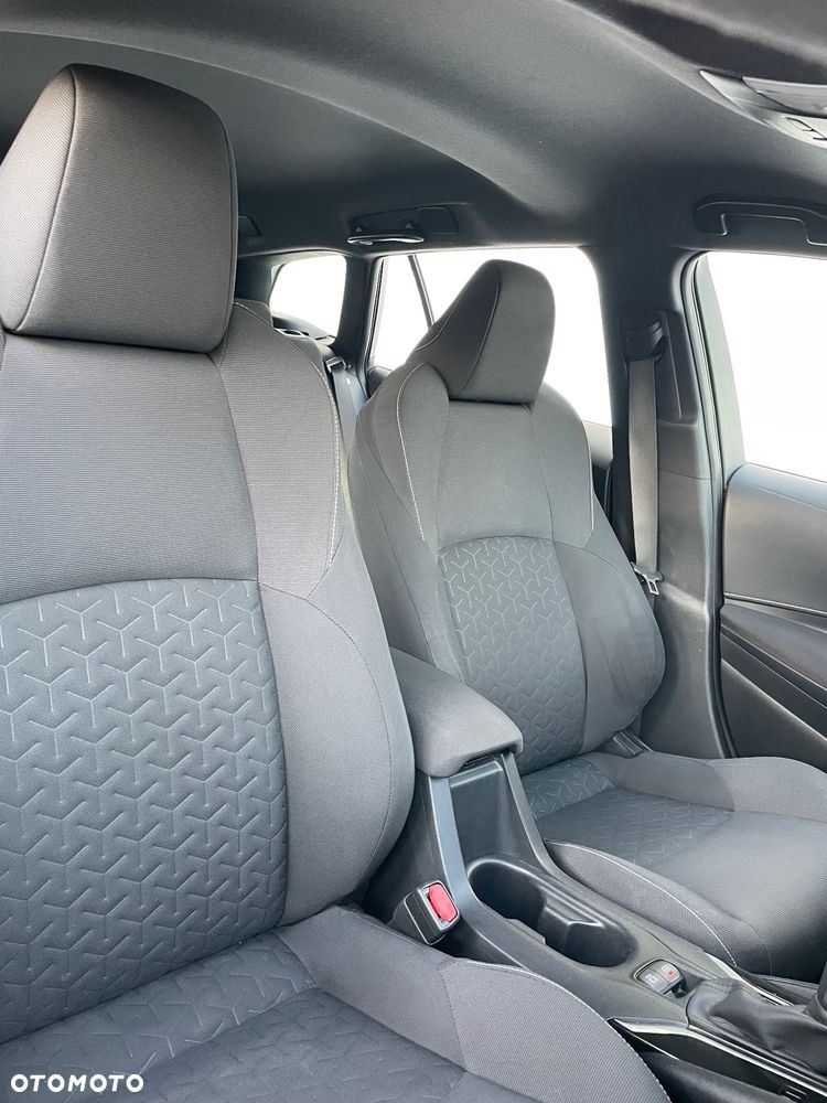 Toyota Corolla 1.8 Hybrid Business Edition - 31