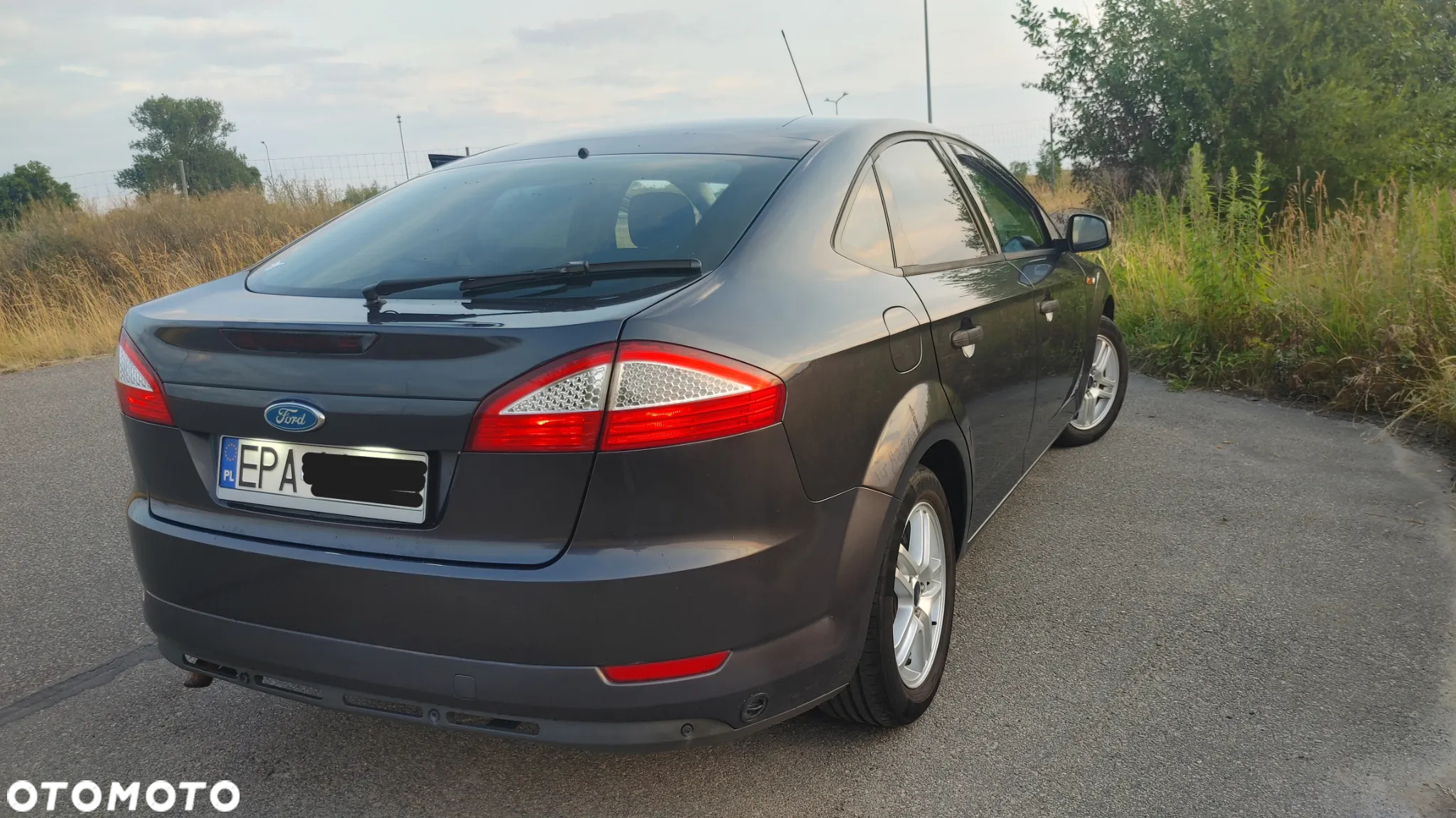 Ford Mondeo 2.0 Ambiente - 32