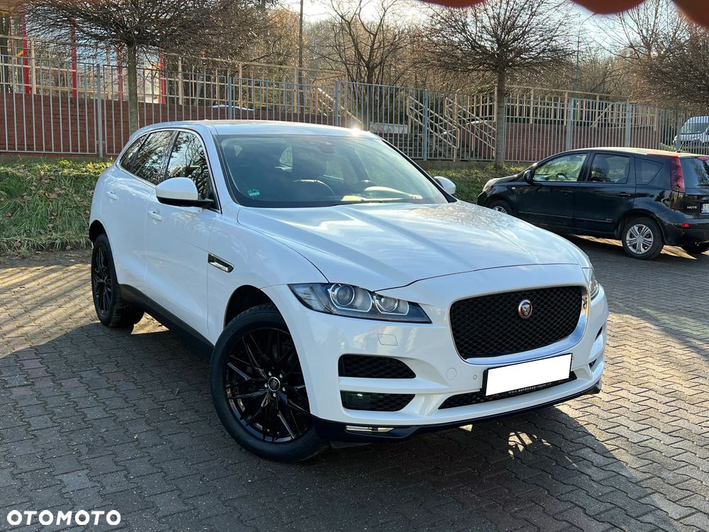 Jaguar F-Pace P250 AWD R-Dynamic SE - 6
