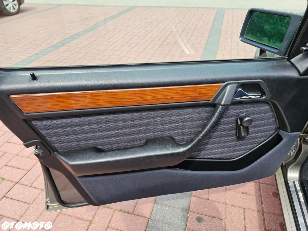 Mercedes-Benz W124 (1984-1993) ver-standard - 22