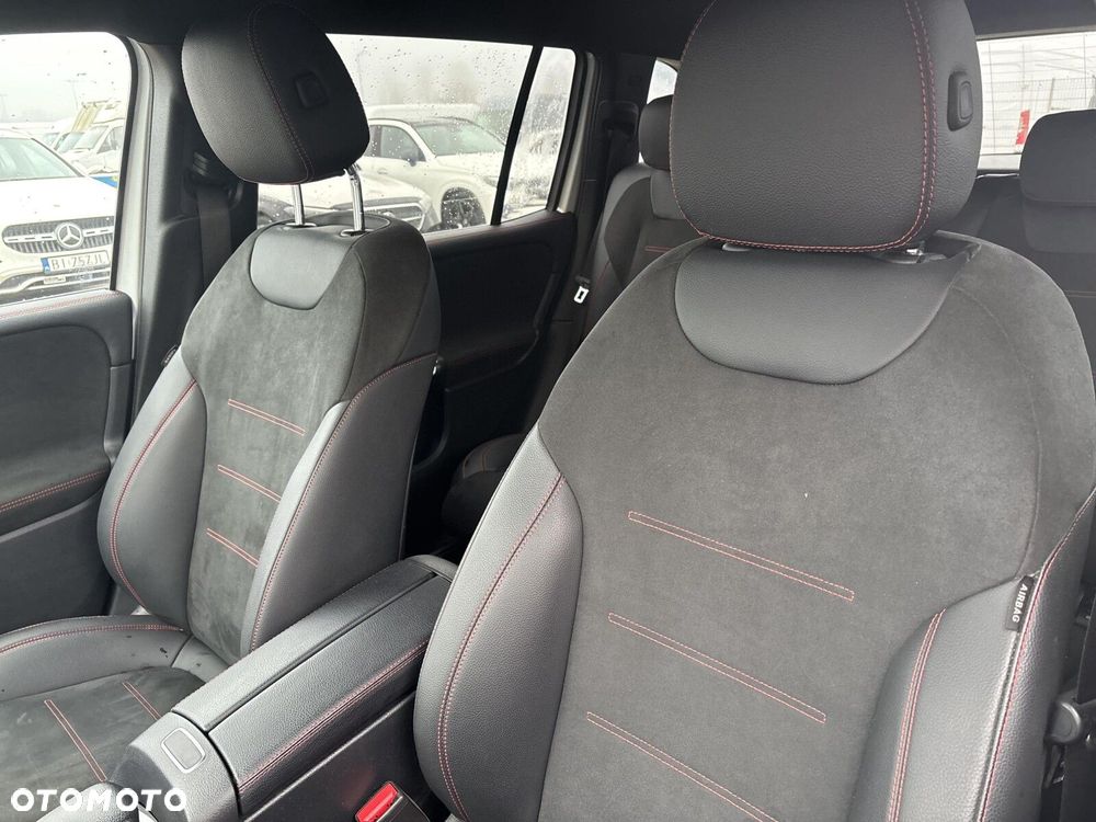 Mercedes-Benz GLB 200 4-Matic AMG Line 8G-DCT - 19