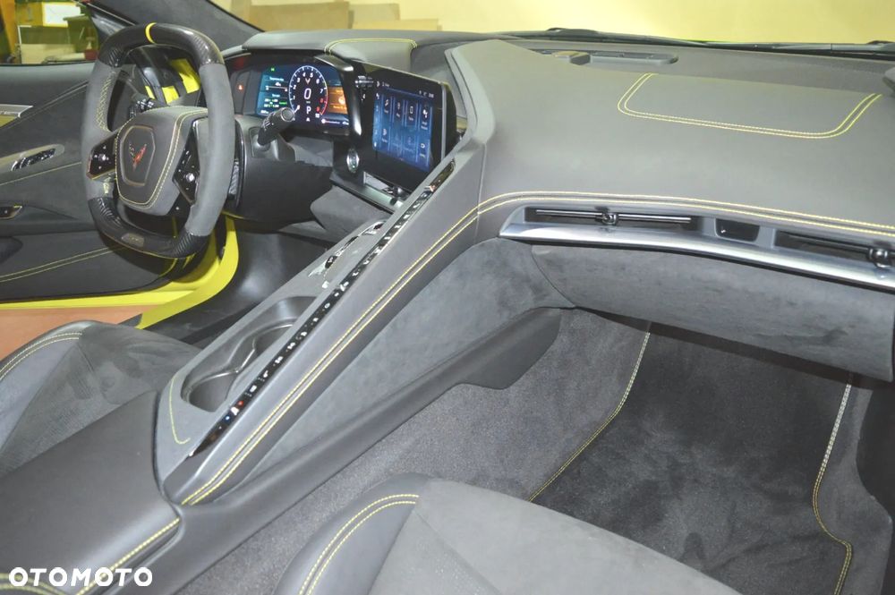 Chevrolet Corvette - 25