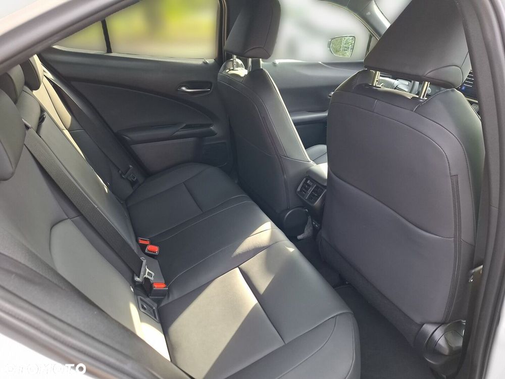Lexus UX 300h F Sport Design - 21
