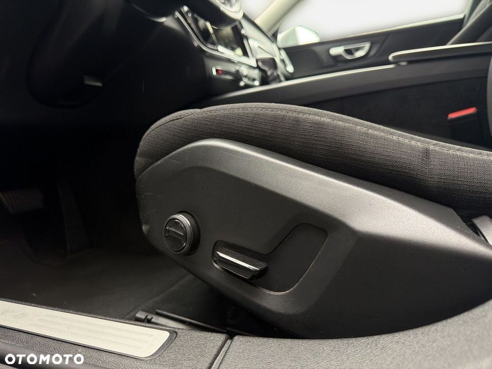 Volvo V60 D3 Momentum - 25