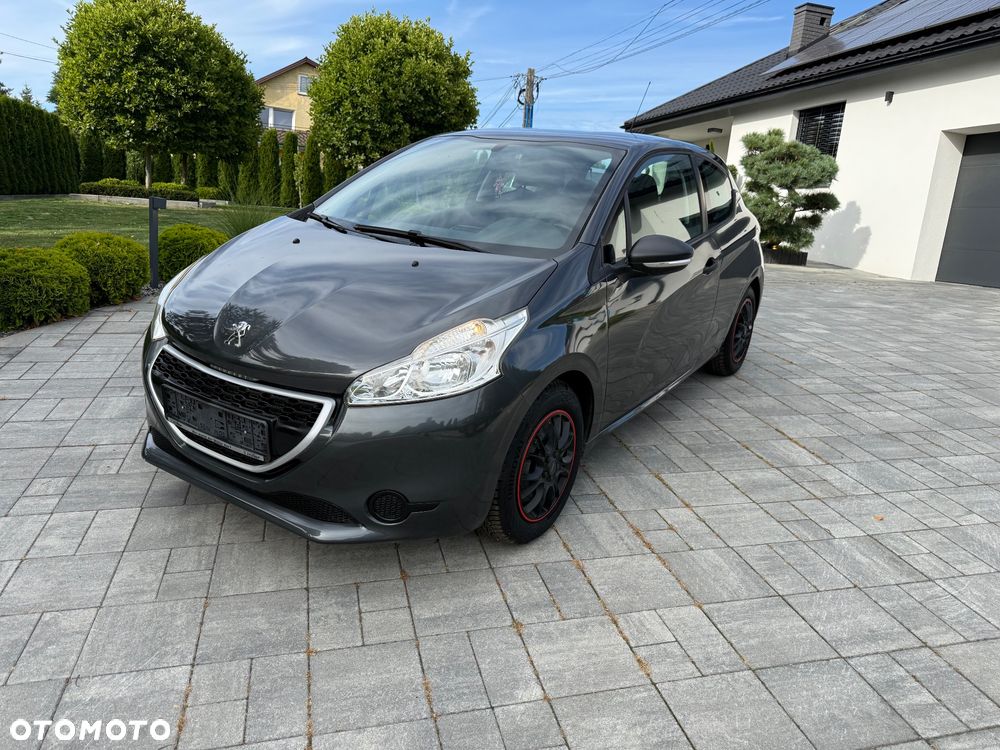 Peugeot 208 - 1