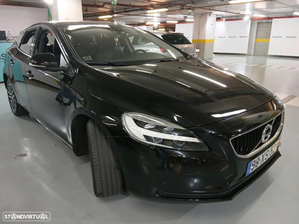 Volvo V40 2.0 D3 Momentum - 4