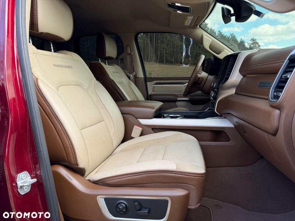 RAM 1500 Quad Cab Laramie - 24