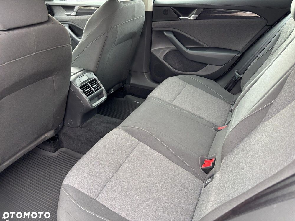 Volkswagen Passat Variant 1.5 TSI ACT mHEV DSG - 14