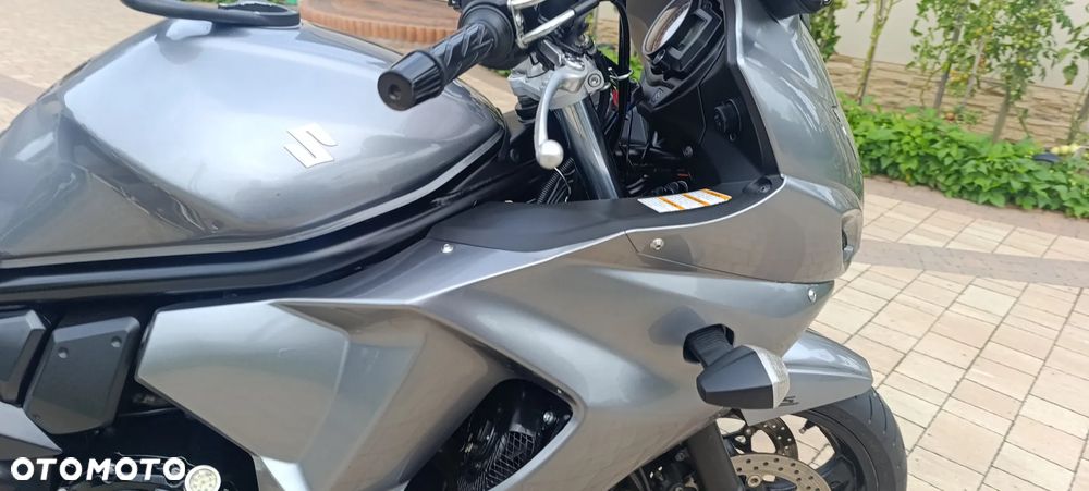 Suzuki GSX - 27