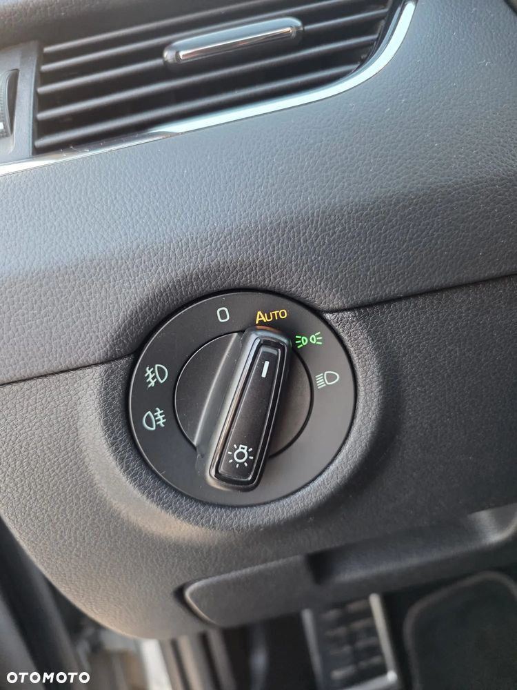 Skoda Octavia 2.0 TDI DSG RS - 29