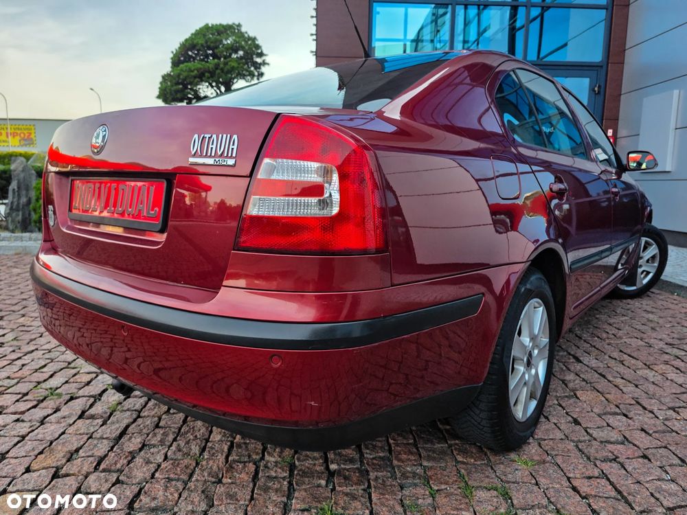 Skoda Octavia 1.6 Ambiente - 16