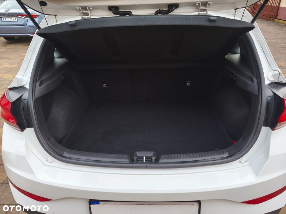 Hyundai i30 1.5 DPI Classic + - 7