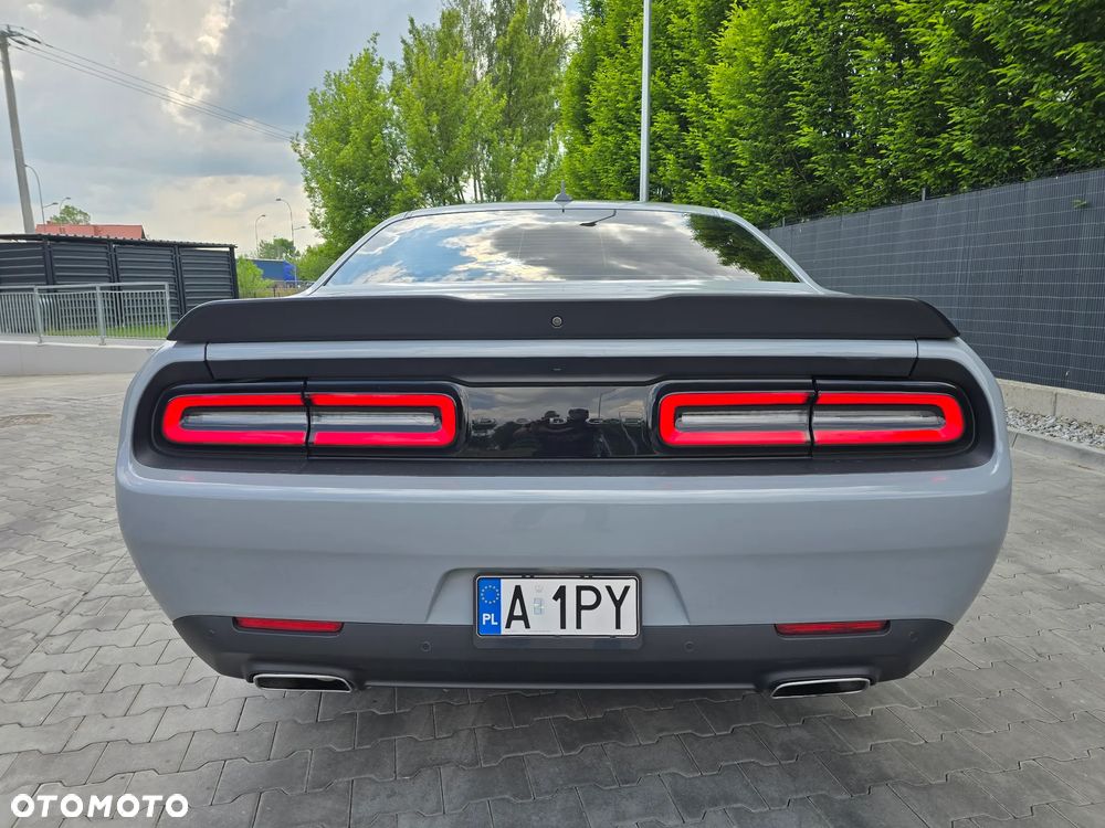 Dodge Challenger - 8