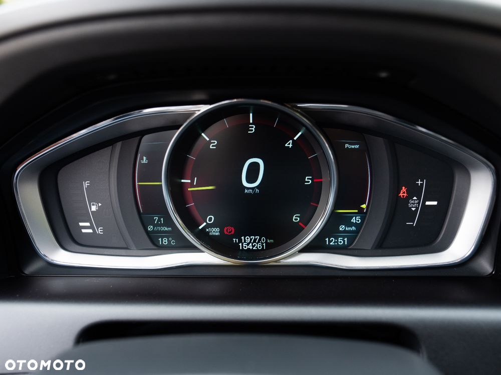 Volvo XC 60 D4 Momentum - 35