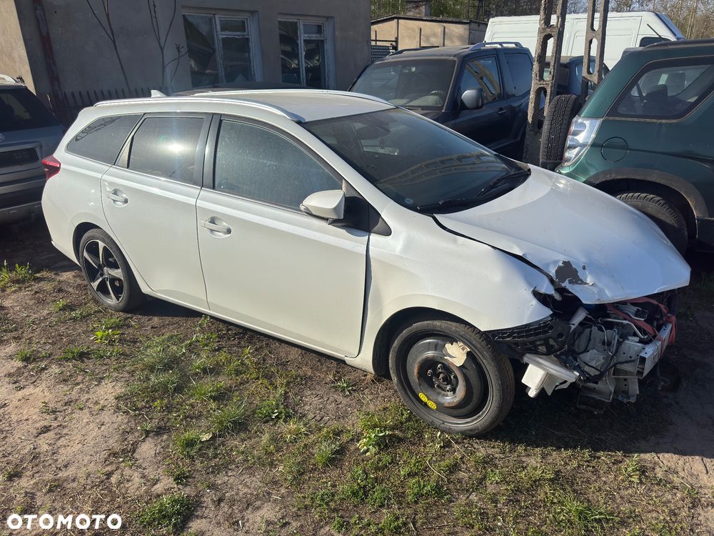 Toyota Auris 1.6 D-4D Design Edition - 2