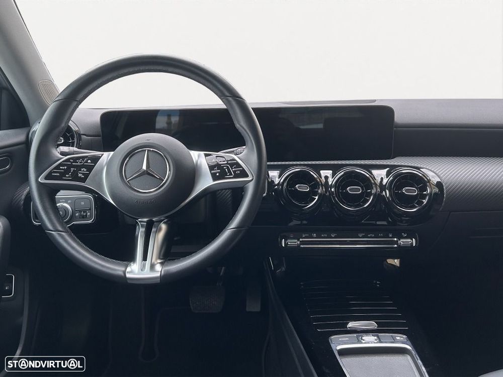 Mercedes-Benz A 250 Limousine - 11