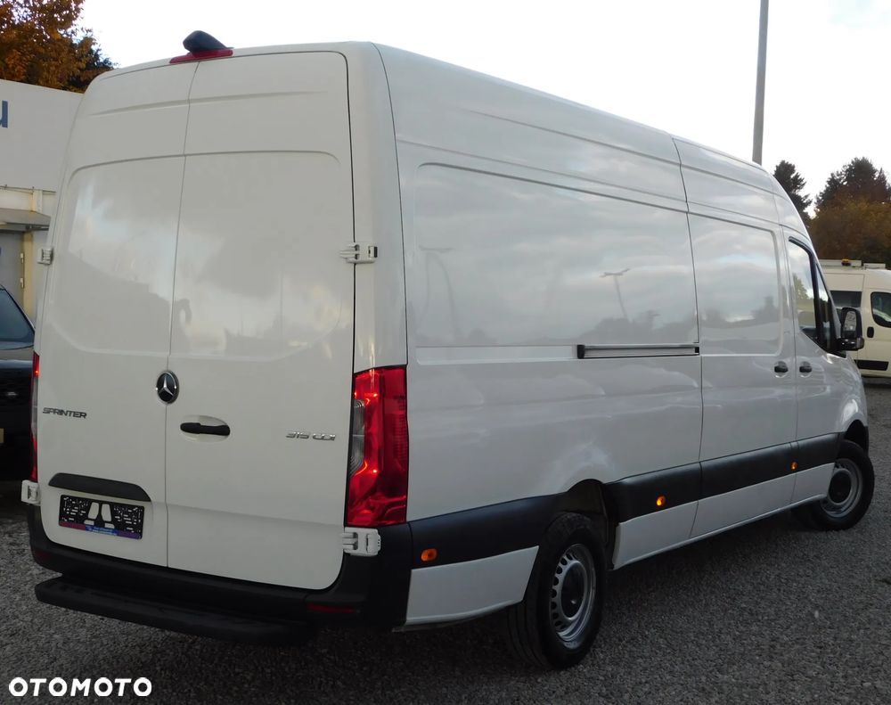 Mercedes-Benz Sprinter - 2
