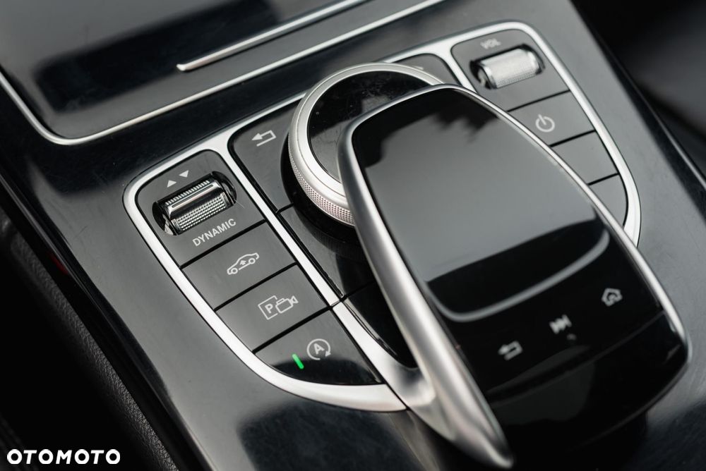 Mercedes-Benz Klasa C 400 4MATIC 9G-TRONIC - 24