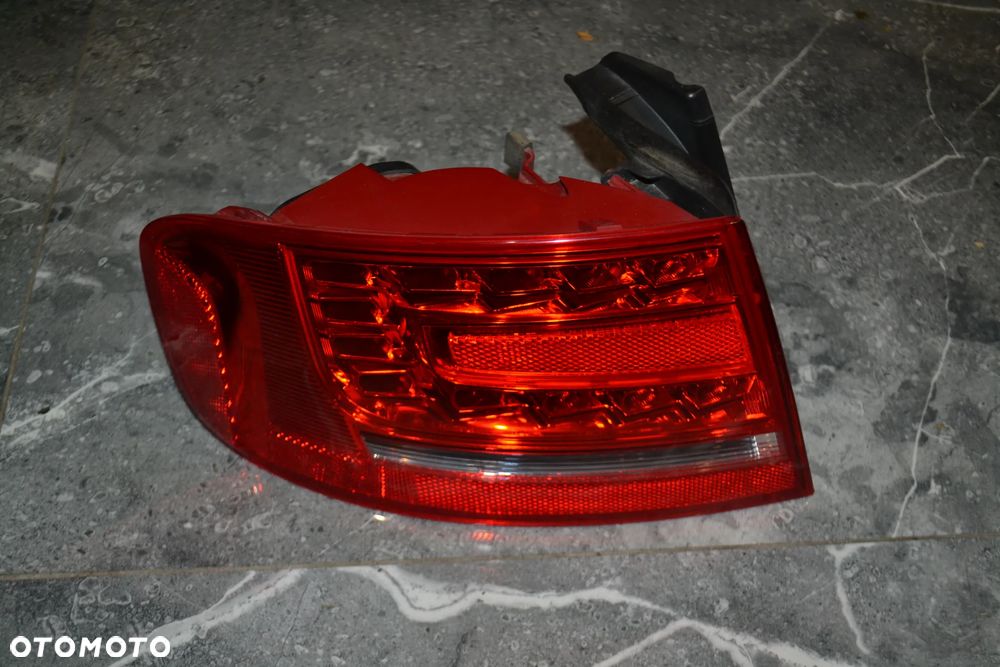 AUDI A4 B8 SEDAN LAMPA LED TYŁ TYLNA LEWA W BŁOTNIK  8K5945095B STAN - 1