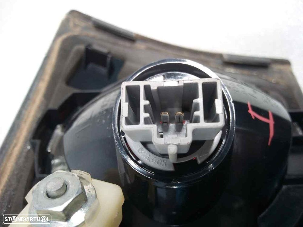 FAROLIM TRASEIRO ESQUERDO INTERIOR MAZDA 3 2003 -P2775 - 4