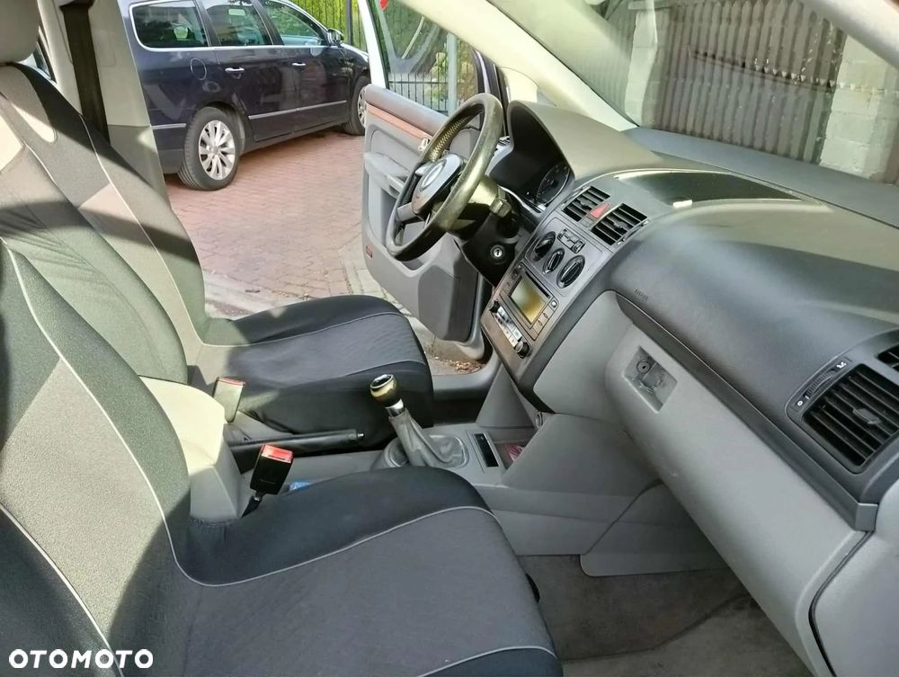 Volkswagen Touran 1.9 TDI Conceptline - 8