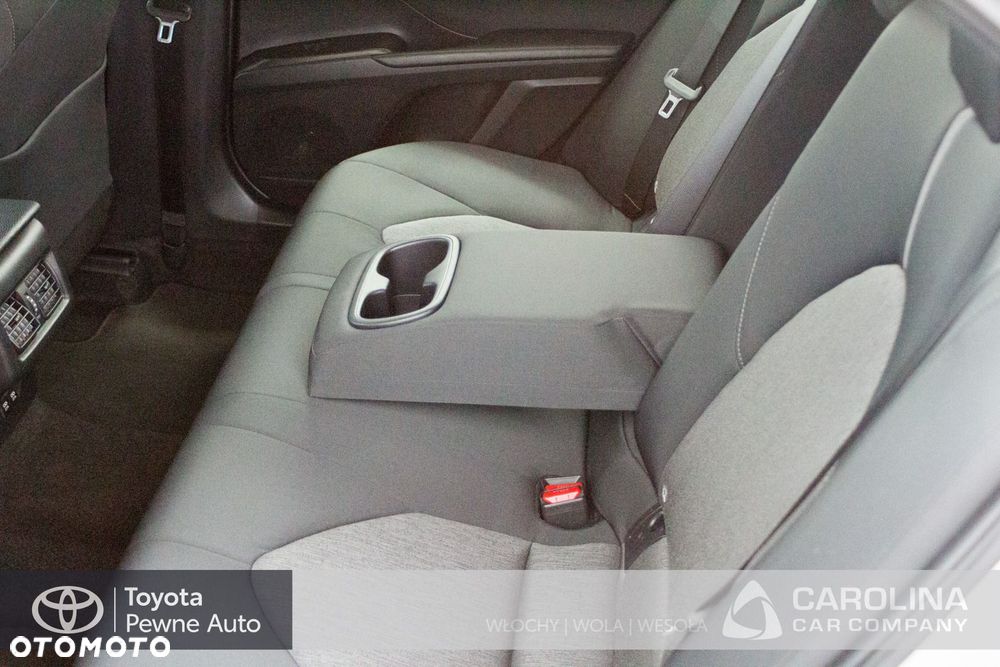 Toyota Camry - 8