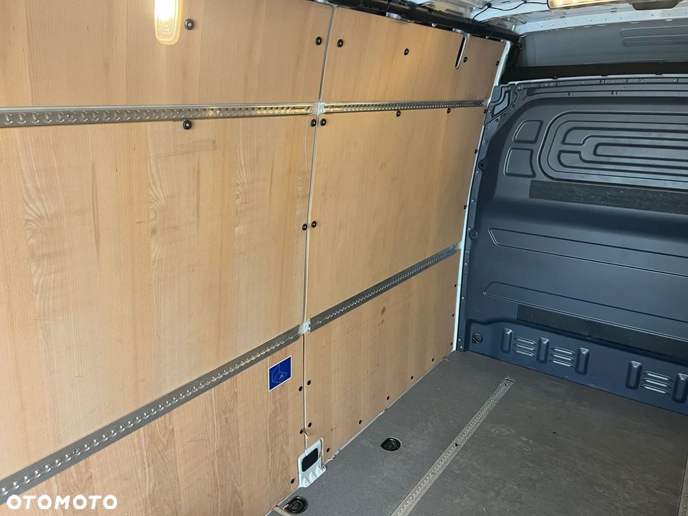 Mercedes-Benz Sprinter - 22