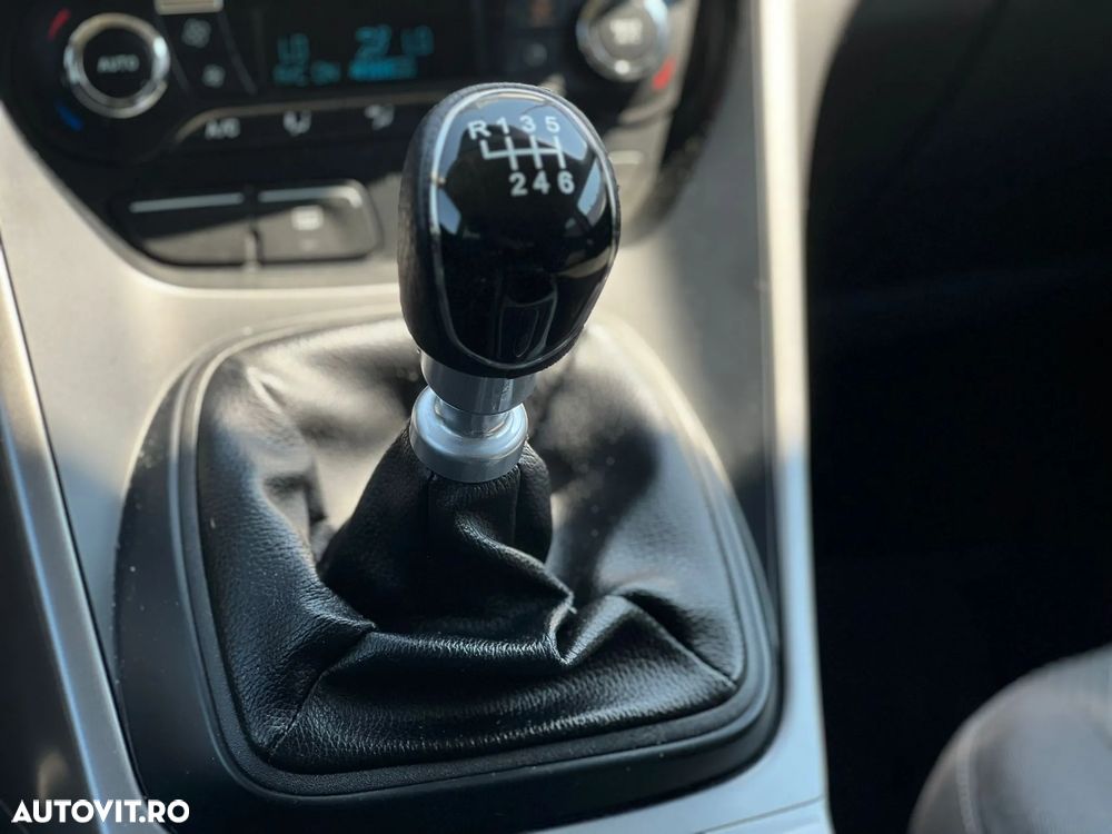 Ford Kuga - 31