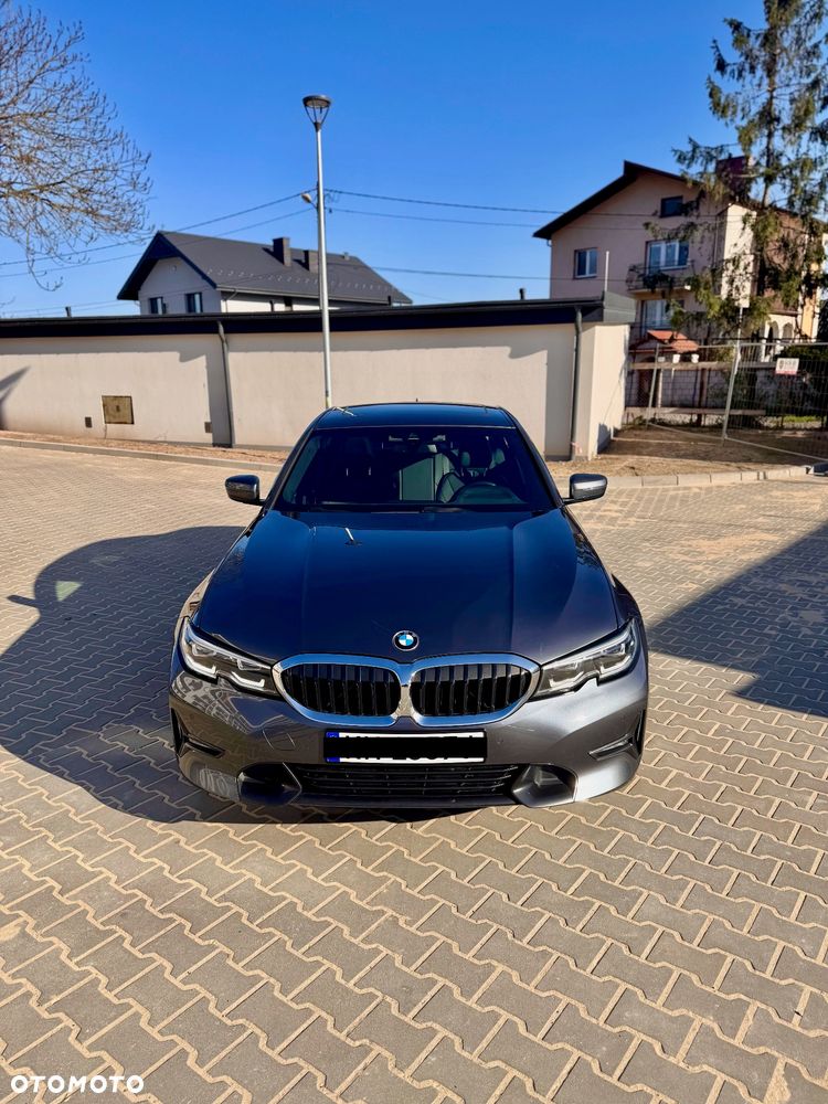 BMW Seria 3 330i xDrive Sport Line - 1