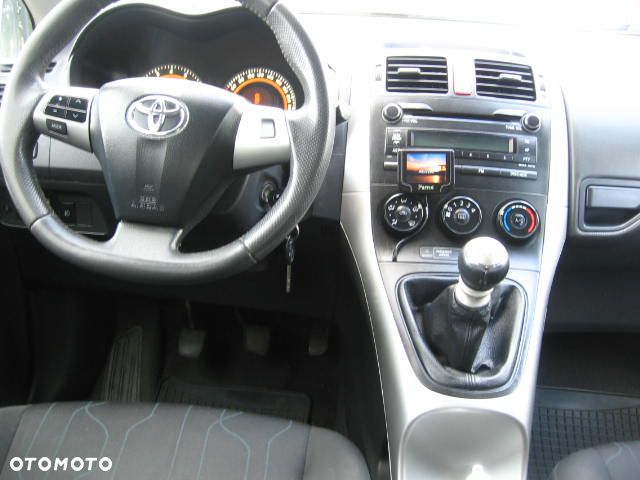 Toyota Auris 1.6 Premium - 11