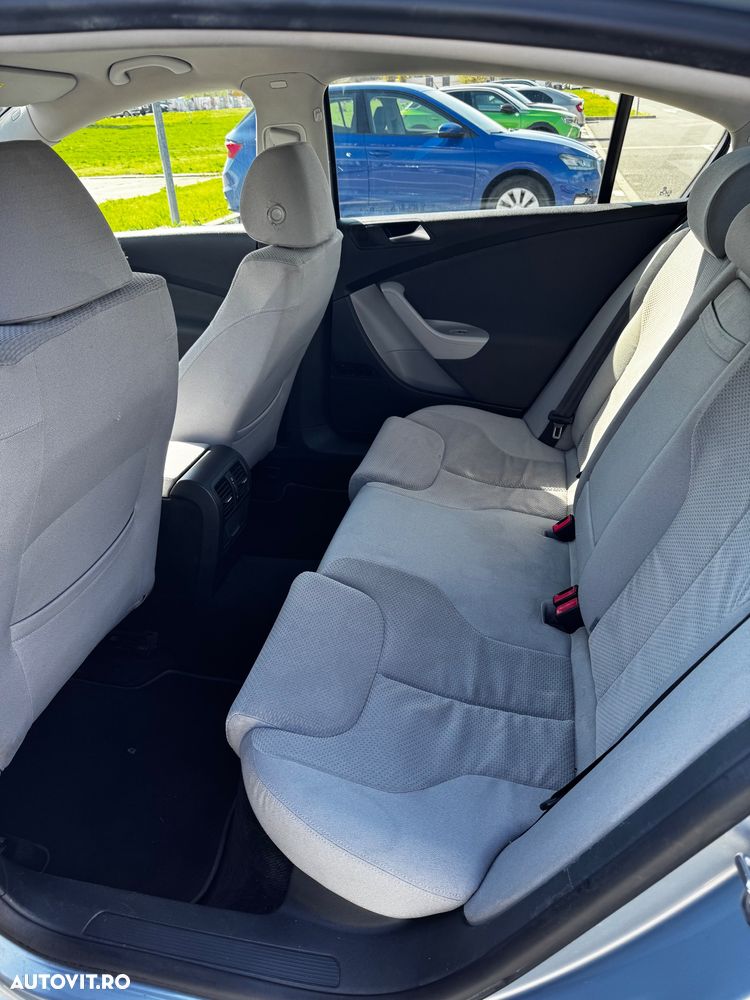 Volkswagen Passat - 8