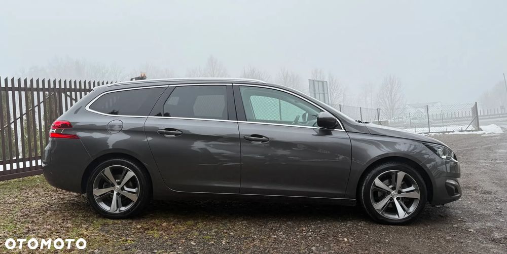 Peugeot 308 1.2 PureTech GPF Allure Pack S&S EAT8 - 6