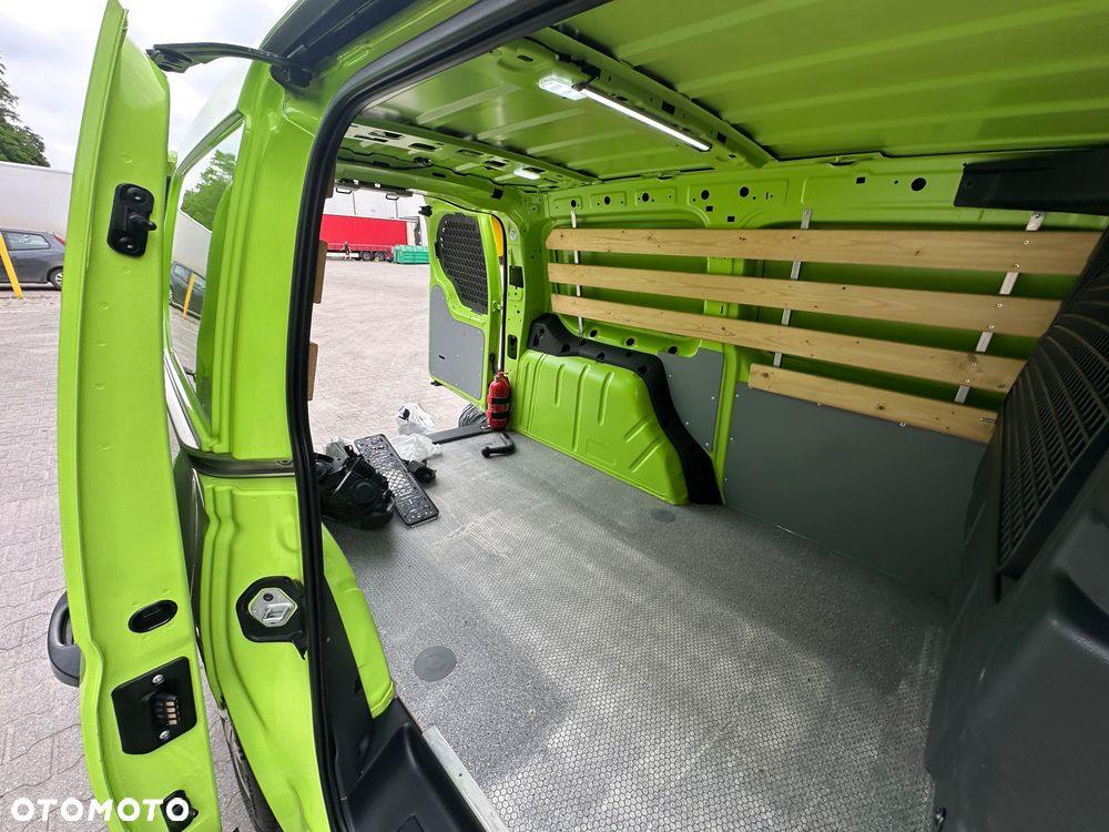 Volkswagen CADDY MAXI - 22