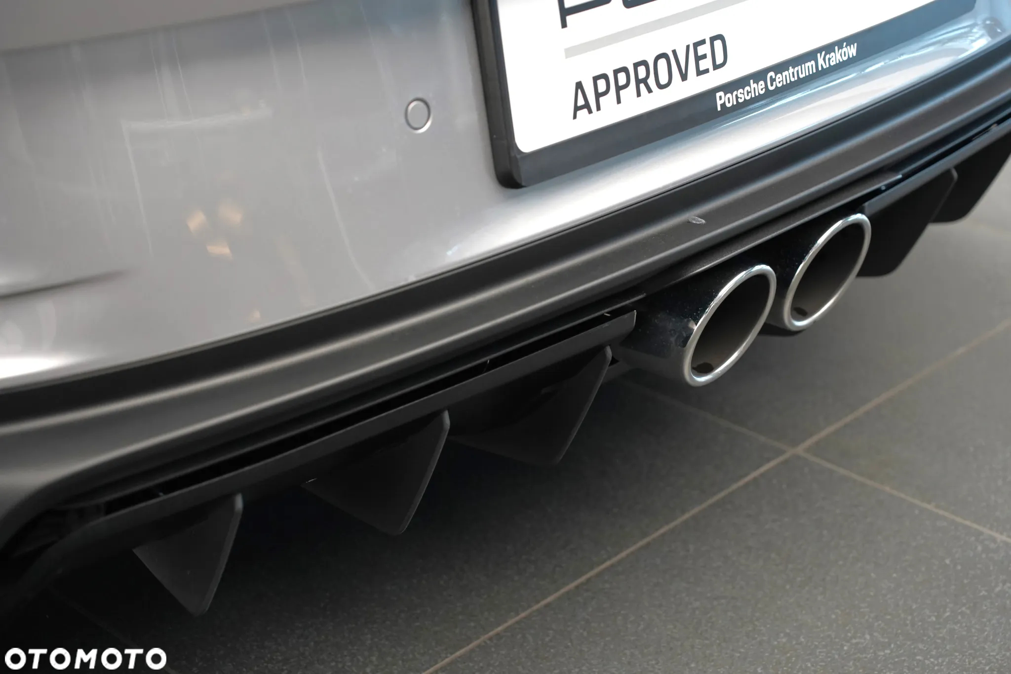 Porsche 911 GT3 Touring PDK - 32