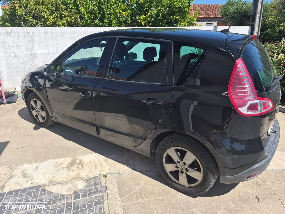Renault Scénic 1.5 dCi Dynamique S - 2
