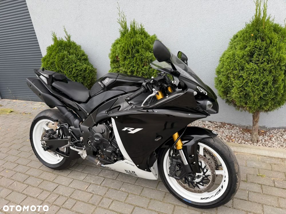 Yamaha R1 - 3