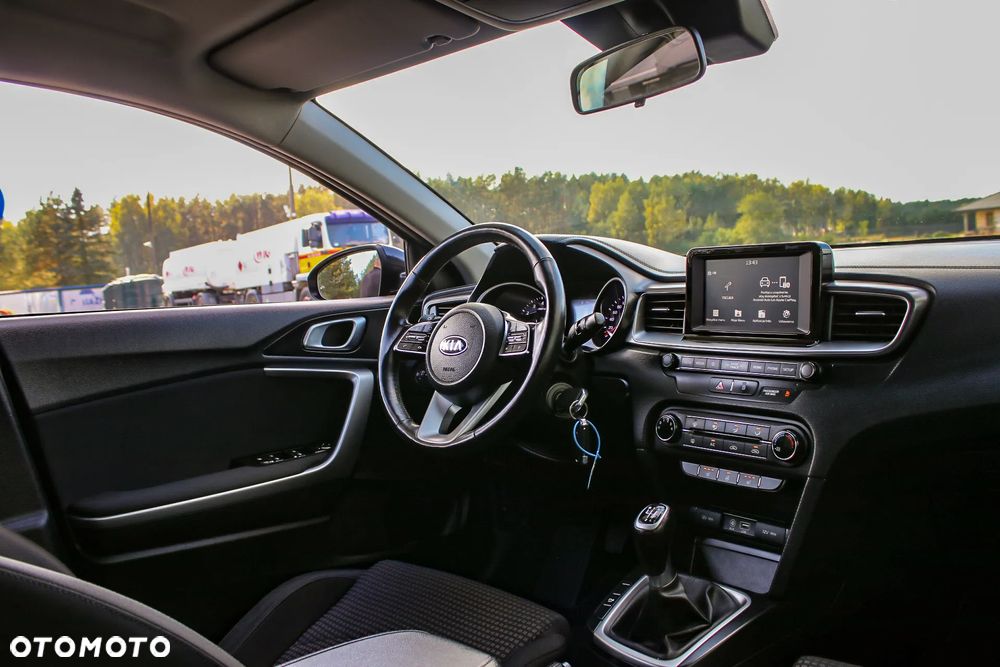 Kia Ceed 1.4 CVVT Dream-Team Edition - 24