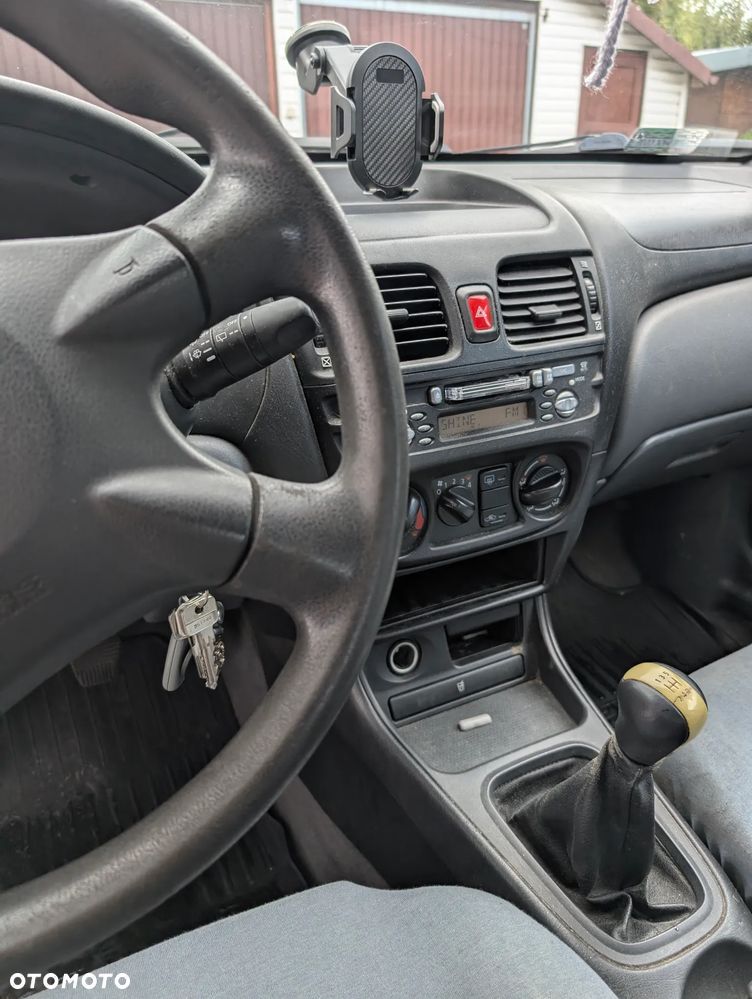 Nissan Almera 1.5 Base - 15