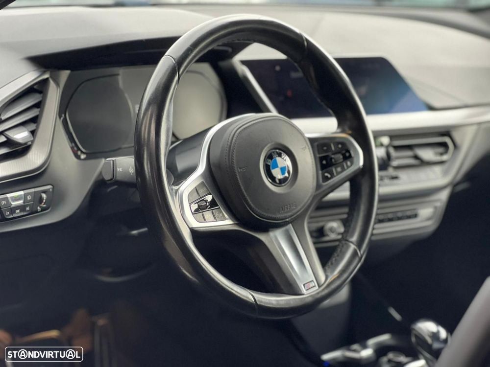 BMW 118 i Pack Desportivo M Auto - 8