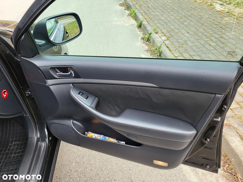 Toyota Avensis 1.8 VVT-i Executive - 16