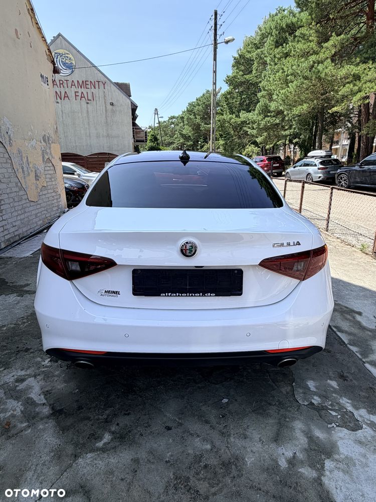 Alfa Romeo Giulia 2.0 Turbo 16V AT8 - 4