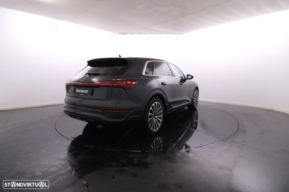 Audi Q8 e-Tron 55 quattro Advanced - 7
